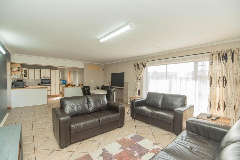 5 Bedroom Property for Sale in Bluewater Bay Eastern Cape